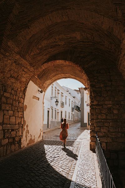 Arco da Villa, Stadt Faro. Algarve, Portugal von Manon Visser