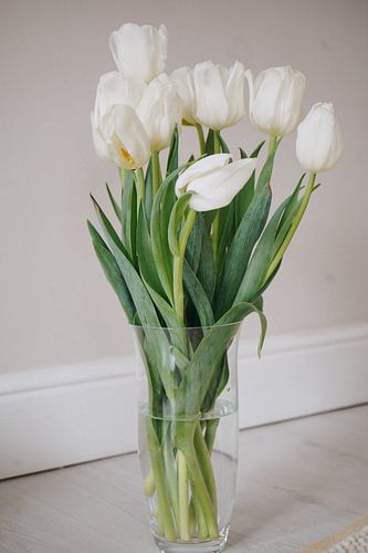 Vaas met tulpen