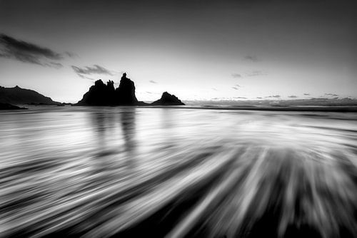 Strand op Tenerife in zwart-wit.