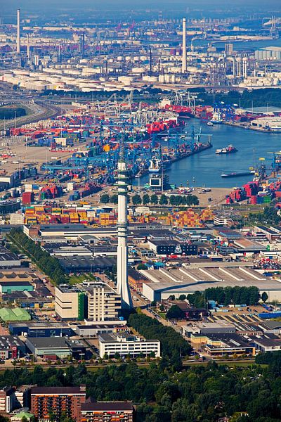 Luchtfoto Waalhaven-Zuid met zendmast te Rotterdam van Anton de Zeeuw