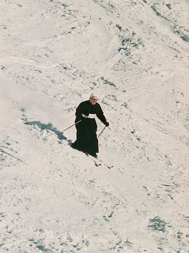 A Heavenly Descent – Vintage Ski Photography