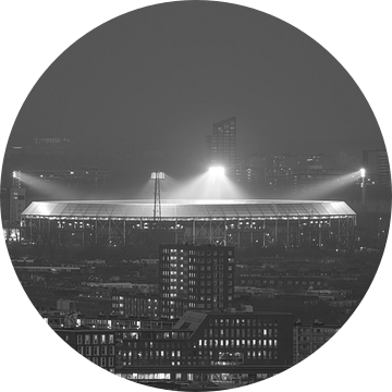 De verlichte Feyenoord Stadion De Kuip tijdens de klassieker in zwart/wit van MS Fotografie | Marc van der Stelt