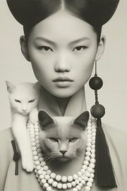 Gelassene Frau mit Katzen