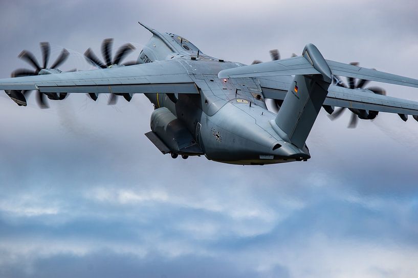 With props by Nildo Scoop