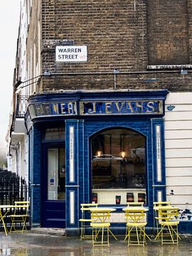 London street view van een café (Warren Street) van Evy Bakker