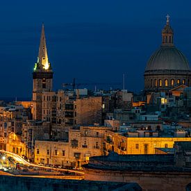 Nacht in valletta van Mark Lenoire