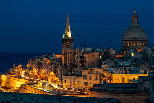 Nacht in valletta van Mark Lenoire