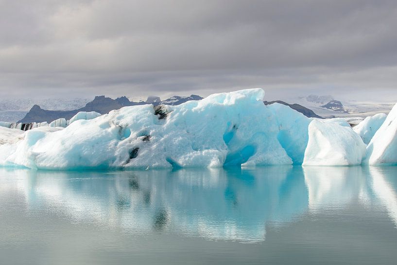 Eisberge in der Gletscherlagune Jökulsárlón in Island von Sjoerd van der Wal Fotografie