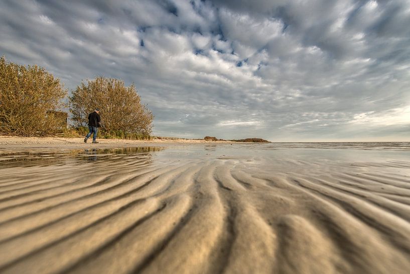 Herbststimmung und der Strand von Mirns im Südwesten von Friesland von Harrie Muis