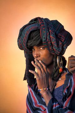 Niger, nabij Agadez. Vrouw van de Wodaabe stam. van Frans Lemmens