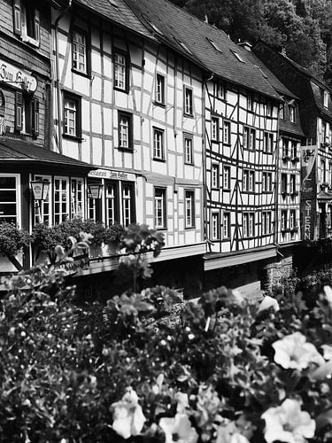 Monschau in der Eifel 2 schwarz-weiß