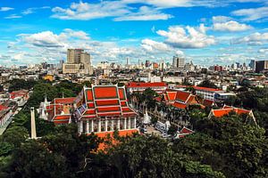 Blick auf Tempelanlage Wat und Innenstadt in Bangkok Thailand von Dieter Walther