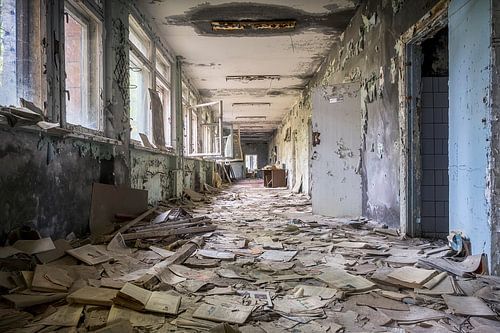Matériel de lecture dans le couloir
