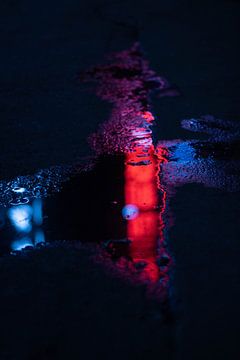 Neon reflectie van Maarten Borsje