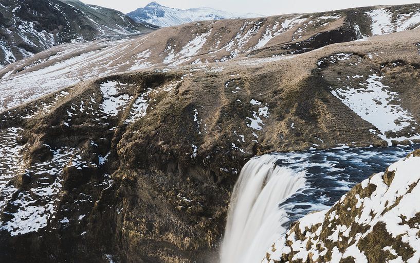 Skógafoss waterval in Ijsland van Michiel Dros
