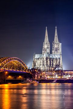 Cologne Cathedral at night by Günter Albers