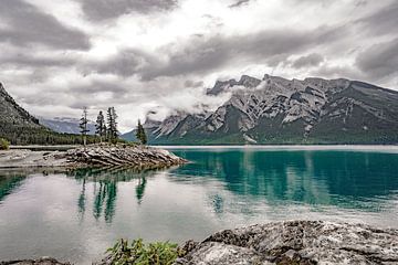 Lake Minnewanka - Banff National Park van Marc Lehmann