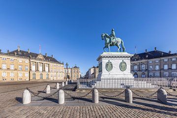 COPENHAGEN Paleisplein Amalienborg met standbeeld