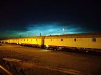 Treinwagons bij valavond