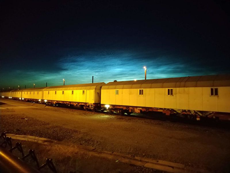Wagons de train au crépuscule par Deborah Blanc