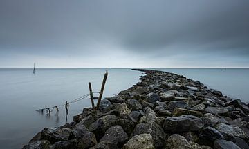 Vue de Houtribdijk Nuages gris Ciel. sur Danny Leij