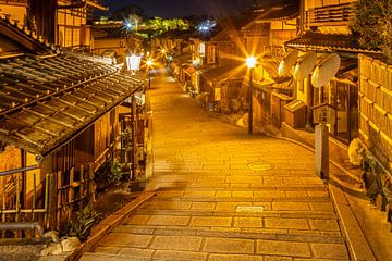 Ninen-zaka im historischen Kyoto am Abend