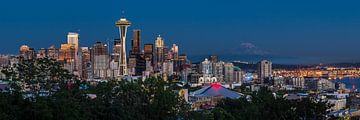 Panorama Blue hour at the Seattle Skyline by Edwin Mooijaart