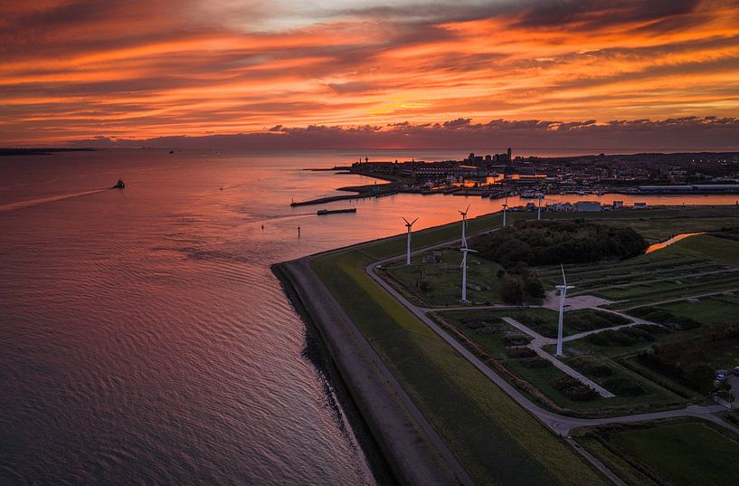 Flushing Sunset by Linda Raaphorst