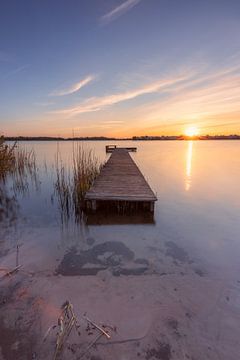 Coucher de soleil calme depuis une jetée en mode portrait sur KB Design & Photography (Karen Brouwer)