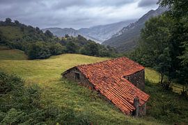 Prachtig landhuis in de Picos de Europa, Asturië, Spanje van PhotoCluster