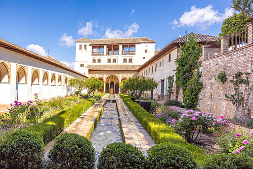 Patio de la Acequia in de tuinen van de Generalife