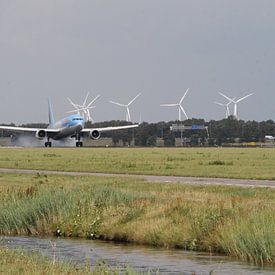 Veilige landing Tui Fly. Boeing 767-304 van Mark Nieuwkoop