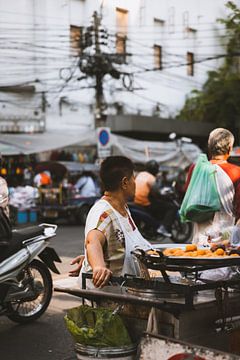 Stands de nourriture dans le quartier chinois : le goût de la cuisine de rue de Bangkok sur Ken Tempelers