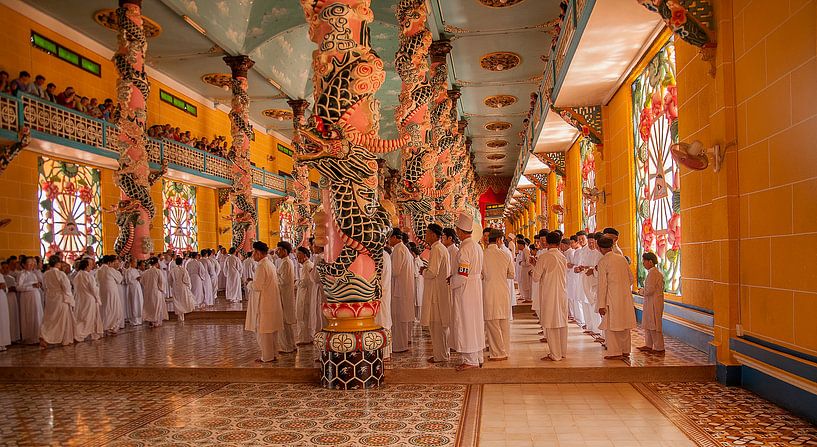 Vietnam: Cao Đài tempel (Tây Ninh) van Maarten Verhees