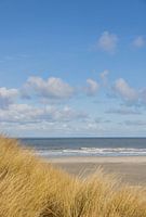 De zee met blauwe luchten