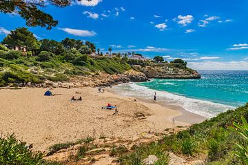Strand aan de baai van Cala Anguila, Mallorca Spanje, Balearen van Alex Winter