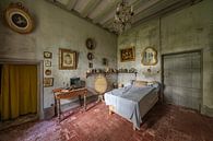 Elegant bedroom in French style - Urbex by Martijn Vereijken thumbnail