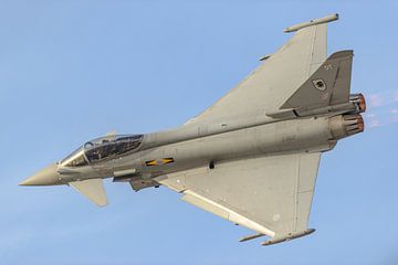 Royal Air Force Typhoon Display Team in actie.