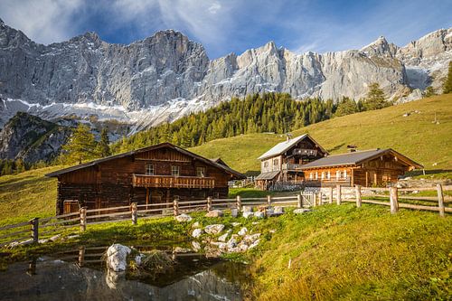 Neustattalm (1.530 m) voor de zuidkant van de Dachstein
