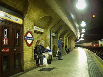 Great Portland Street - London Tube Station van Ruth Klapproth