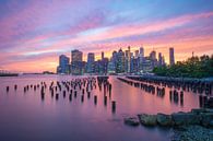 New York City Skyline Roze/ Paars Zonsondergang van Eline Chiara thumbnail