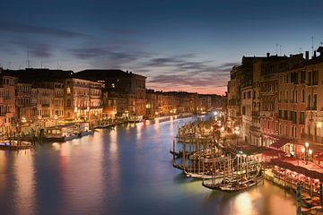 Grand Canal in Venetië in de avond. van Voss Fine Art Fotografie
