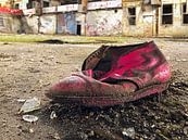 Une vieille chaussure dans une usine abandonnée par Frank Herrmann Aperçu