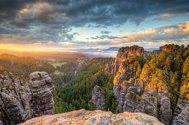 Morgenstimmung im Elbsandsteingebirge von Michael Valjak