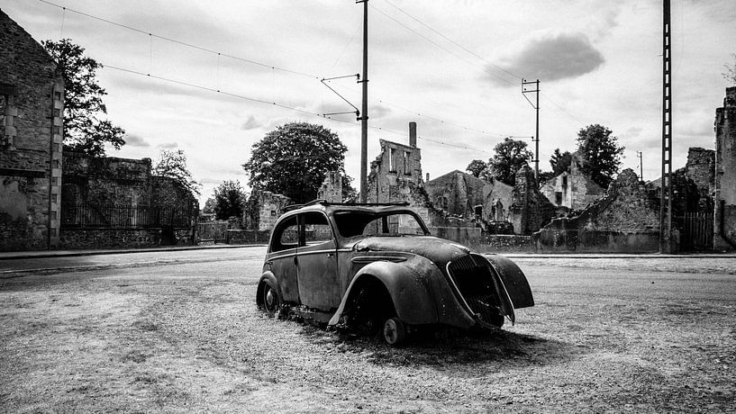 Contemporary past by Maureen Materman