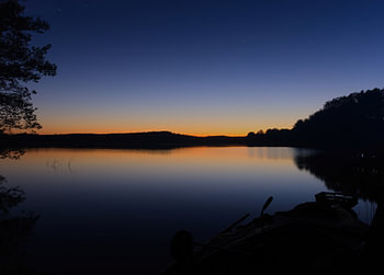 La région des lacs du Mecklembourg de nuit