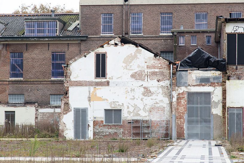 Stadtfotografie | Urban Photography | Leeres ehemaliges Irrenhaus von heidi borgart