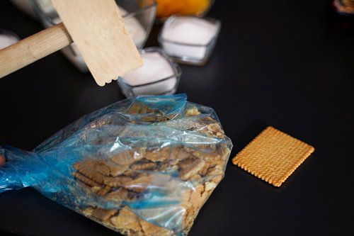 Kruimel boterkoekjes in een zakje als toetje