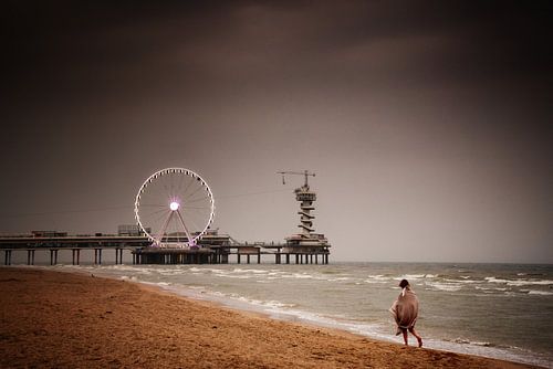 Plage de Scheveningen sous la menace d'une tempête sur Marco Rutten