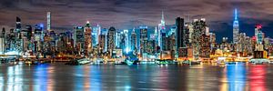 Panoramisch beeld van de Manhattan Midtown Skyline bij nacht van Sascha Kilmer